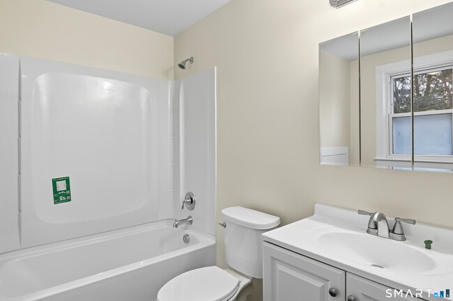 Building Photo - 815 E Main St