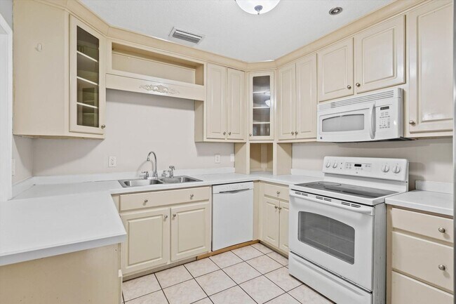 Building Photo - 315 Azalea Cir W
