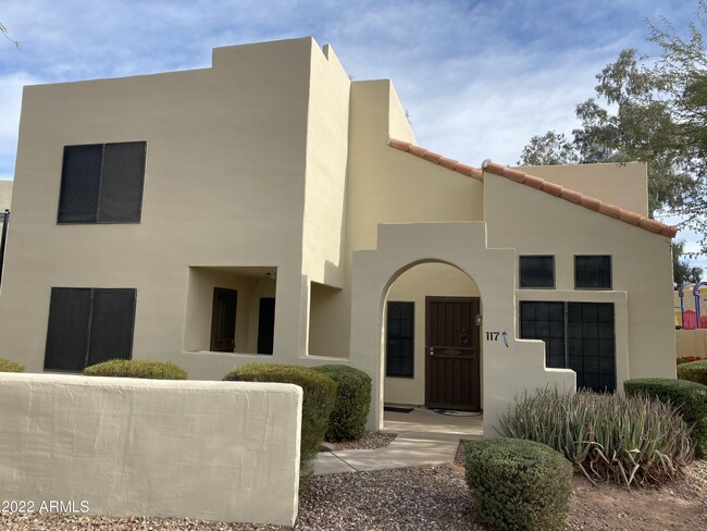 Primary Photo - 5665 W Galveston St