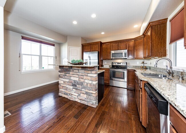 Building Photo - Westside home in Desirable Gold Hill Mesa ...