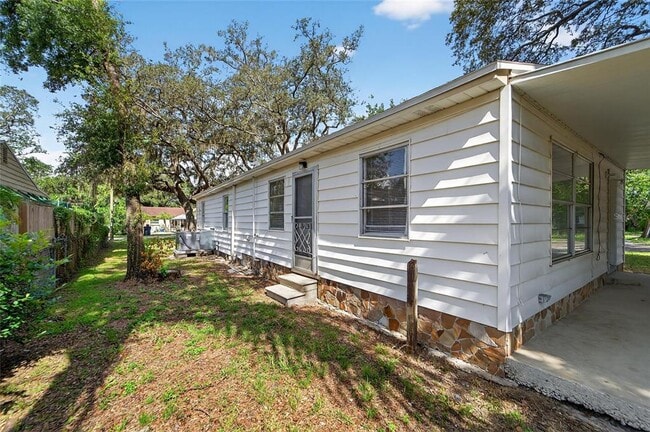 Building Photo - 8723 N Dexter Ave