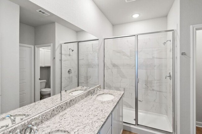 Building Photo - Want luxury living in the Far West ...Look no further...Amanda Park is it!