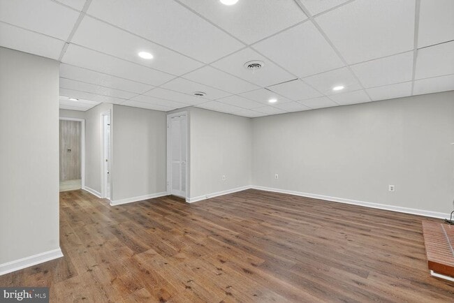 Building Photo - 6076 Heatherwood Dr