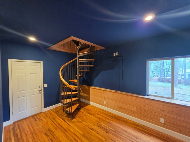 Building Photo - 2374 S Cliffview St