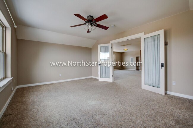 Building Photo - Beautiful Home On 10 Acres. Horse property