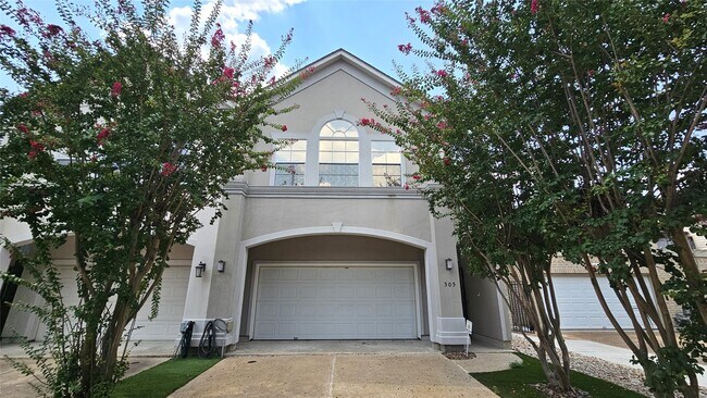 Building Photo - 305 Reinicke St