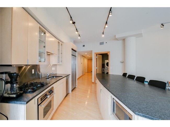 Building Photo - 408 N 1st St