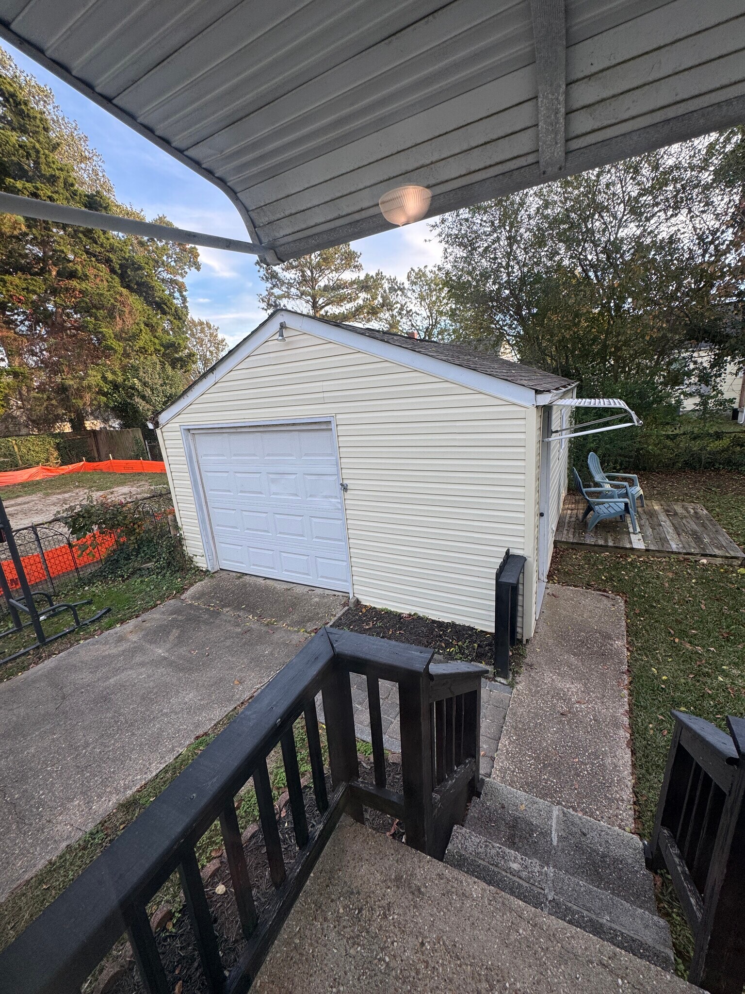 Garage and laundry - 317 Dune St