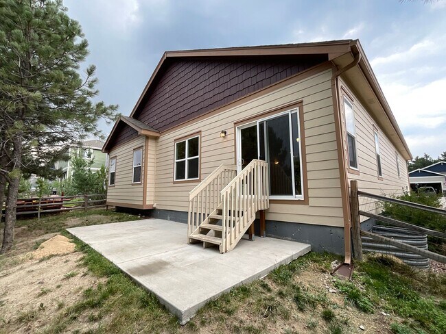 Building Photo - 4 Bedroom Home Available Near Woodmoor Dr ...
