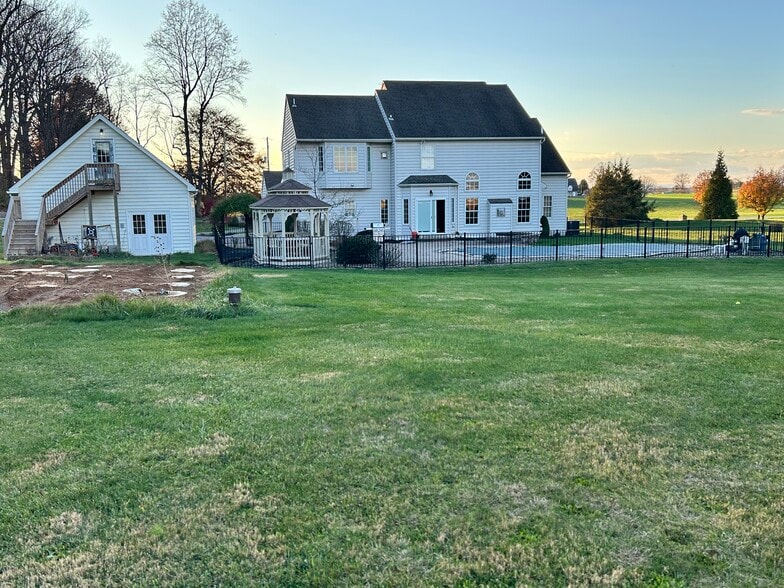 Back of house - 84 Valley Ln