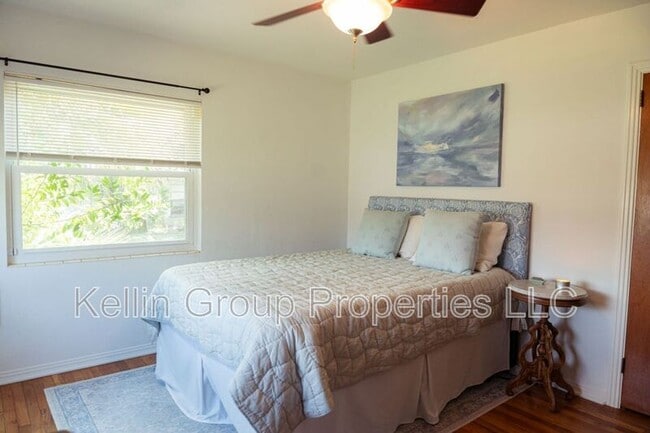 Building Photo - 1805 E Fern Rd