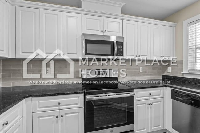 Building Photo - 2205 Perrins Ln