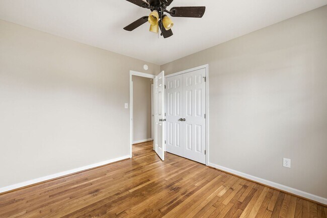 Building Photo - Colonial Heights