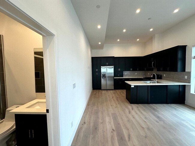 Building Photo - Beautiful Modern Luxury 4 Story Townhome -...