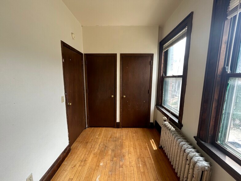 Building Photo - 612 Howard Plz