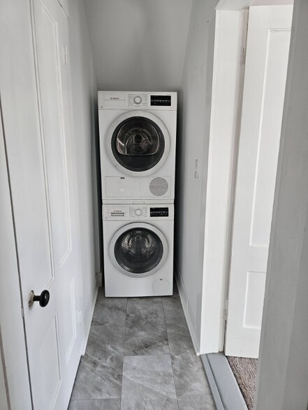 Building Photo - 262 N State St