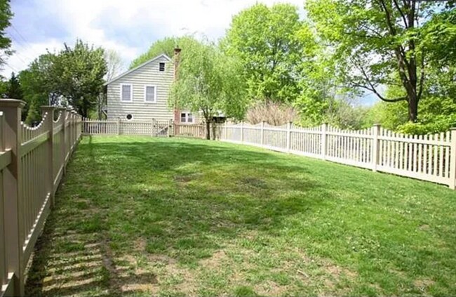 Building Photo - Lovely 2 Bedroom Single Family Home in Historic Monroe District