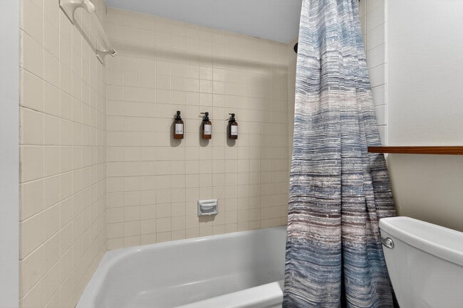 Building Photo - 1520 15th Ln