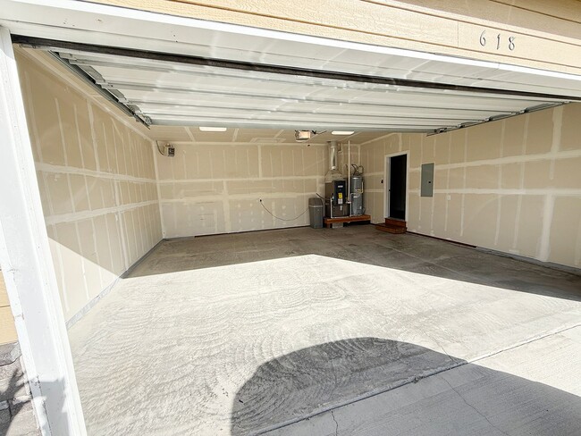 Building Photo - Sigle Family in East Valley