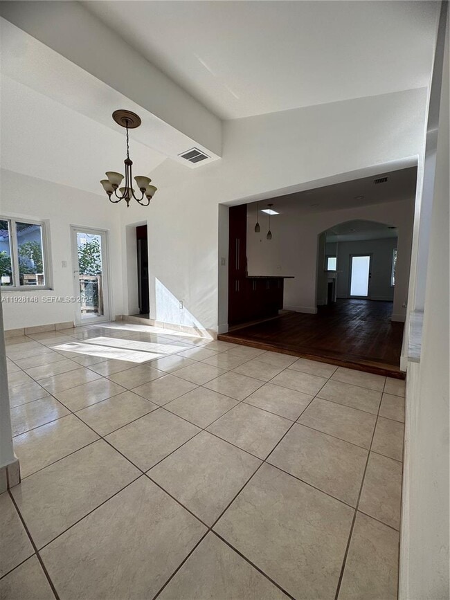 Building Photo - 3021 SW 2nd Ave