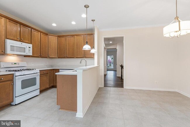 Building Photo - 5036 Greenhouse Terrace