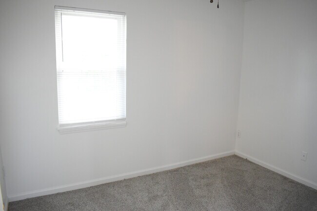 Building Photo - 3010 Thatch Ct