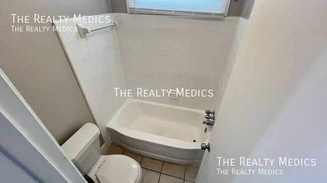 Building Photo - 1010 N Fiske Blvd