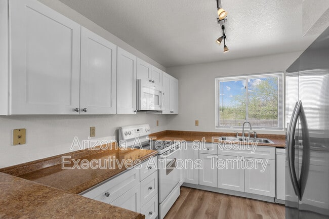 Building Photo - 9413 N Albatross Dr