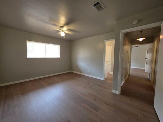 Building Photo - 701 E 45th St