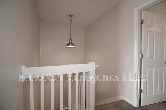 Building Photo - 137 Lynch Cir