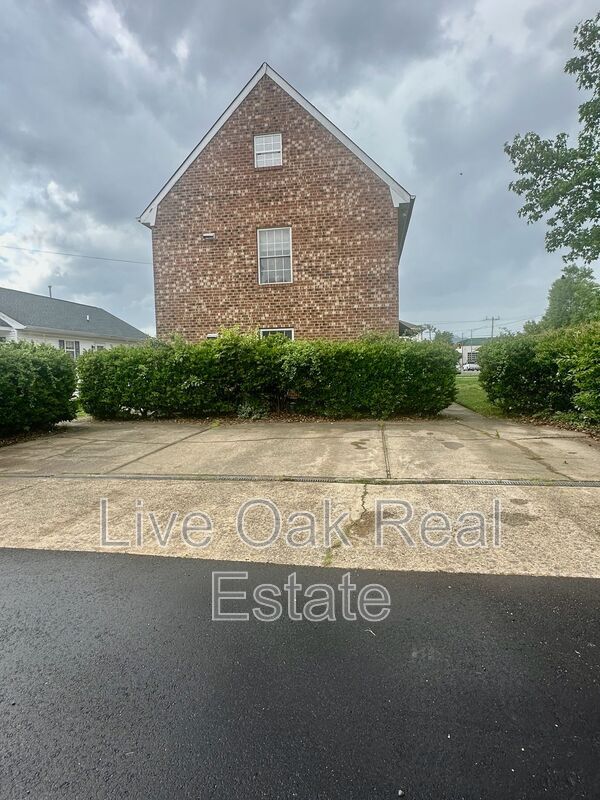 Building Photo - 1604 Parks Ave