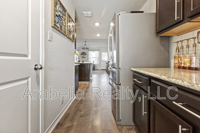 Building Photo - 955 Brown Thrasher