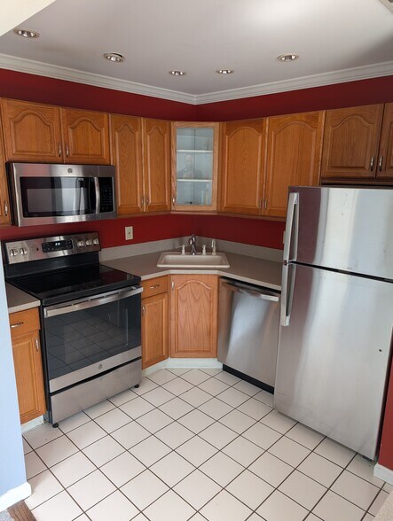 Building Photo - 55 Cross St