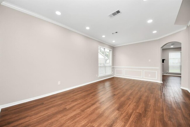 Building Photo - 8522 Sports Haven Dr
