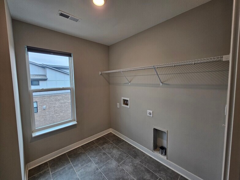 Building Photo - 11576 Fulham St