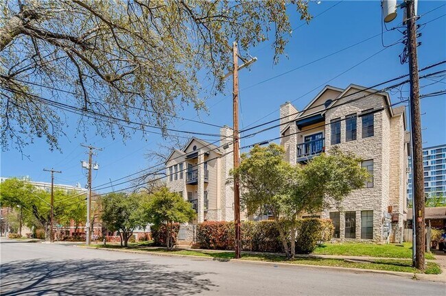 Building Photo - 711 W 21st St
