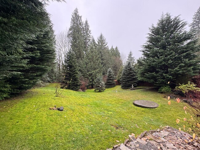 Building Photo - Spacious 4-Bedroom Home for Rent in Woodinville