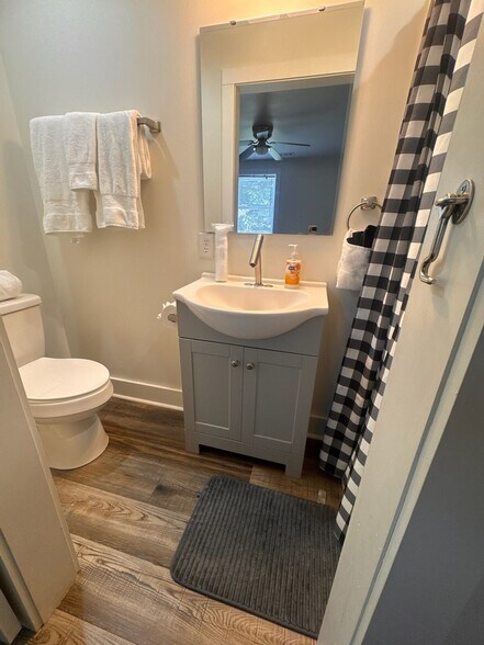 Building Photo - 401 Cedar Lane Rd