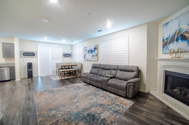 Building Photo - 5217 Clementine Ave.