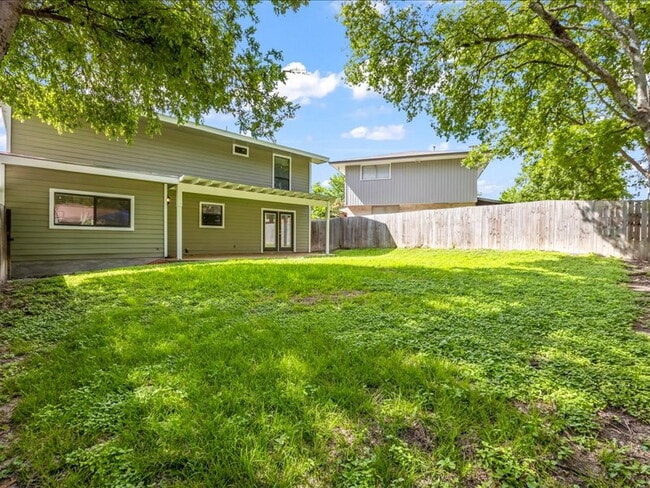 Building Photo - Spacious 3-Bedroom Home Near Medical Cente...