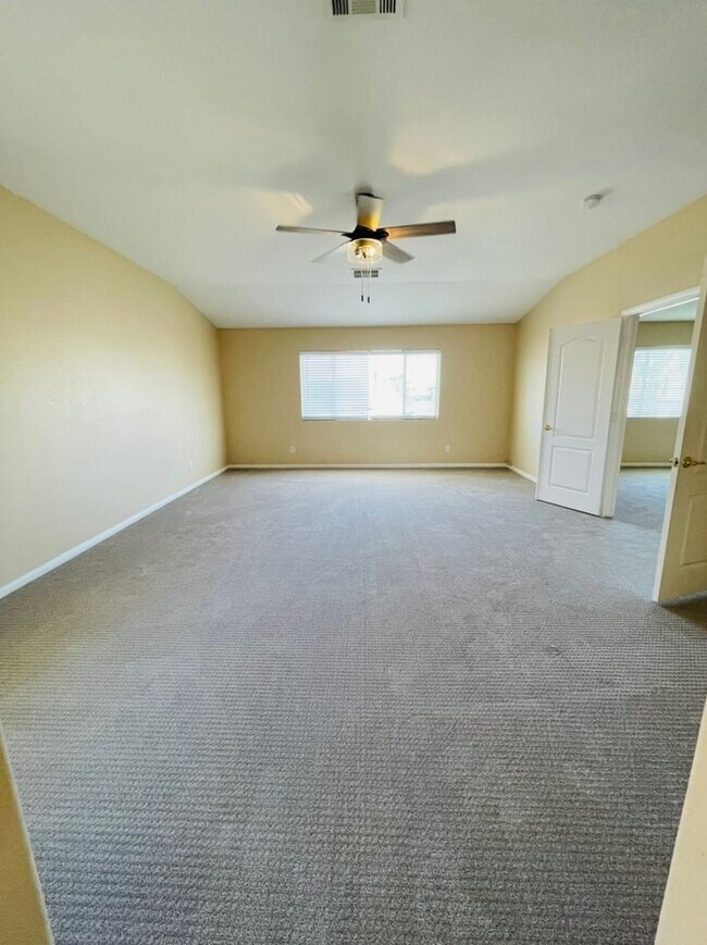 Building Photo - 2722 La Porte Ct