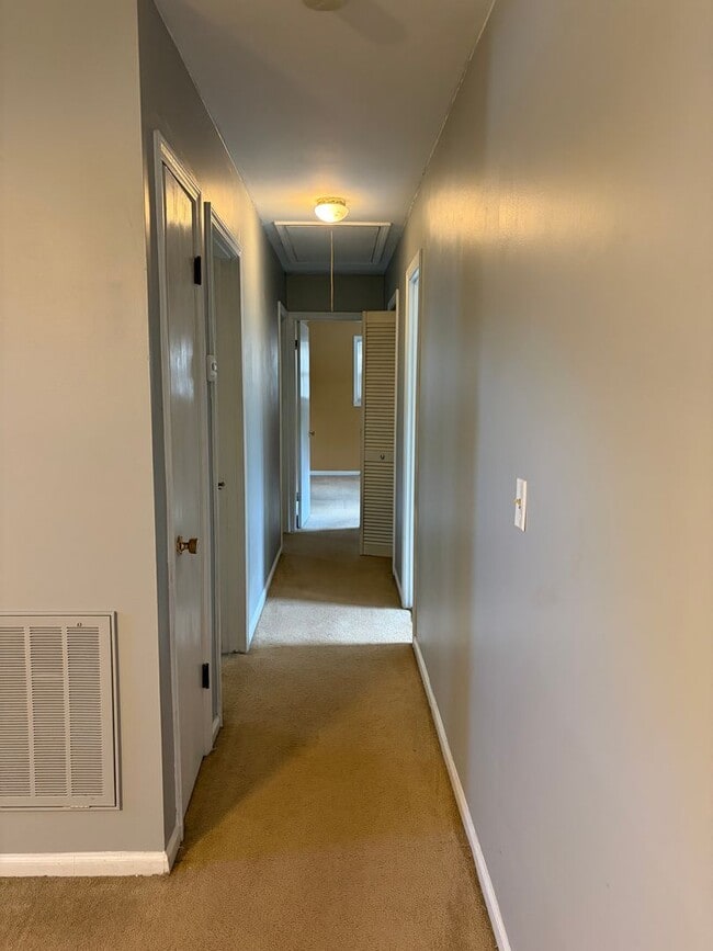 Building Photo - FENCED IN YARD AND LARGE DETACHED TWO CAR GARAGE LOCATED IN THE DESIRED TRAVELERS REST!!!