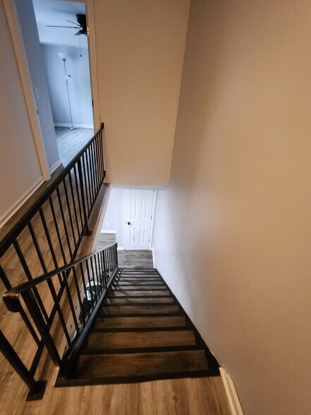 Hall and stairway - 946 Morningside Ln