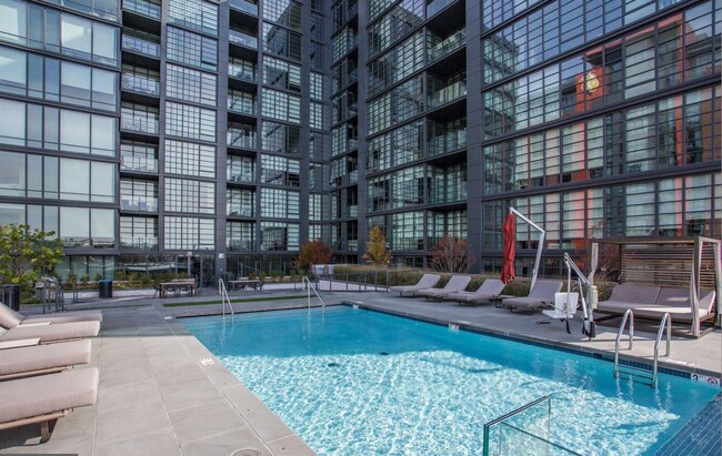 Building Photo - 1 Bed Plus Den 1 Bath! Pets Welcome! Pool!
