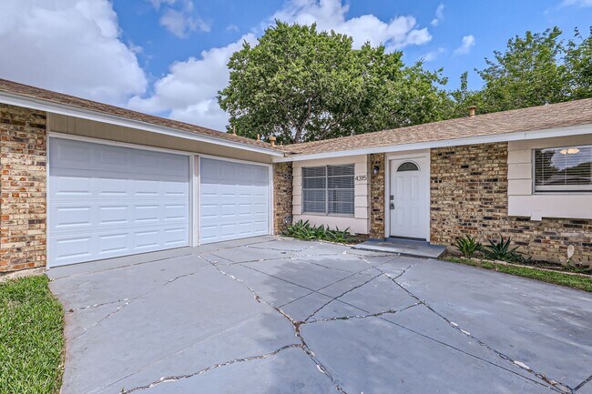 Building Photo - Ready for Move In!