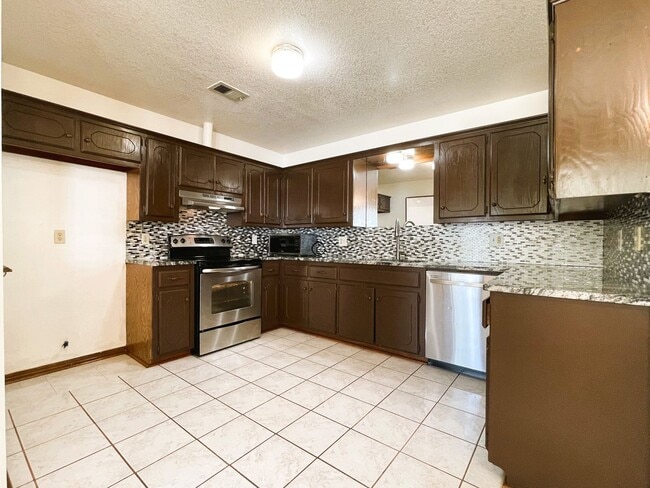 Building Photo - 5804 Republic Dr