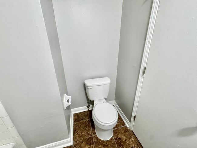 Building Photo - 6184 Holly Park Dr