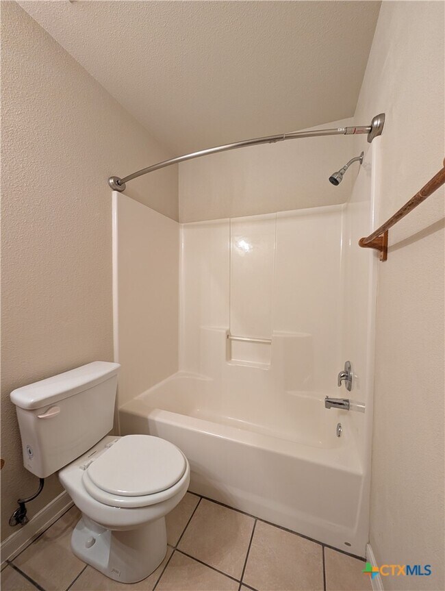 Building Photo - 956 Misty Acres Dr