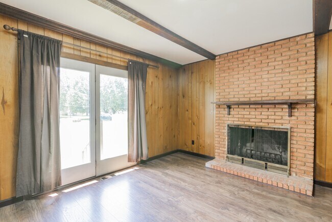 Building Photo - 1601 Sansberry Rd