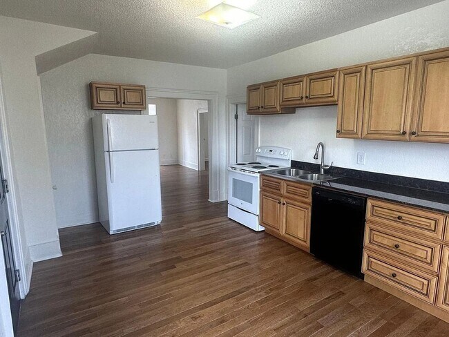 Building Photo - 404 S Marion St